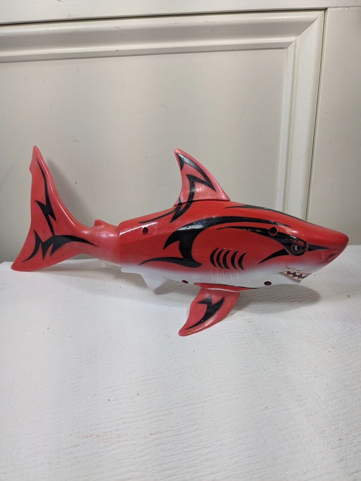 Swim Ways Rainbow Reef shark red black Pool Toy 2003 swimways FOR PARTS ... - $23.00