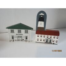 The Cats Meow Bath House Montauk Point Lighthouse Folk Art 1992 Signed - $24.58
