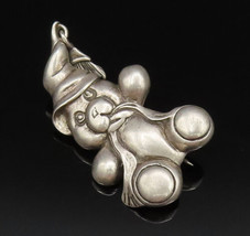 925 Silver - Vintage Carved Teddy Bear With Hat &amp; Scarf Brooch Pin - BP9901 - £55.48 GBP
