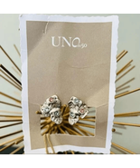 UNO de 50 Wild Bush Bezel Set Crystal Leaf Stud Earrings, Silver/Pink, NWT - $164.12 CAD