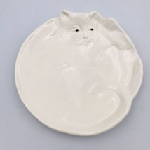 One (1) 1987 Vintage Flat Earth Pottery Salad Plate Embossed White Cat 8&quot; D - £16.91 GBP