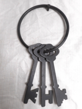 Cast Iron 6&quot; Ring &amp; 3 Replica 7&quot; Skeleton Keys 1970&#39;s Dungeon Western Decorative - £18.18 GBP