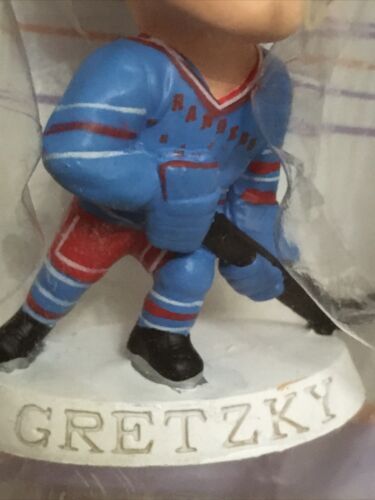 WAYNE GRETZKY - Corinthian NHL Headliners 1997 Action Figure NHLPA Blue Uniform Item image 5