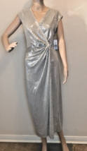 John Meyer Studio Silver Sparkling Gown Size 6P - $1,708.98 MXN