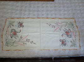 Vtg. Embroidered Swan Design w/Crocheted Border Cotton RUNNER--16-1/2&quot; X 37-1/2&quot; - £11.80 GBP