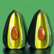 Vintage Ceramic Avocado Salt &amp; Pepper Shakers 3 X 2.25&quot; - $133.27 MXN