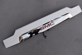 OEM 2021 GMC Yukon Lift Gate Panel w/ backup Camera &amp; Emblem White 84914357 - £205.75 GBP