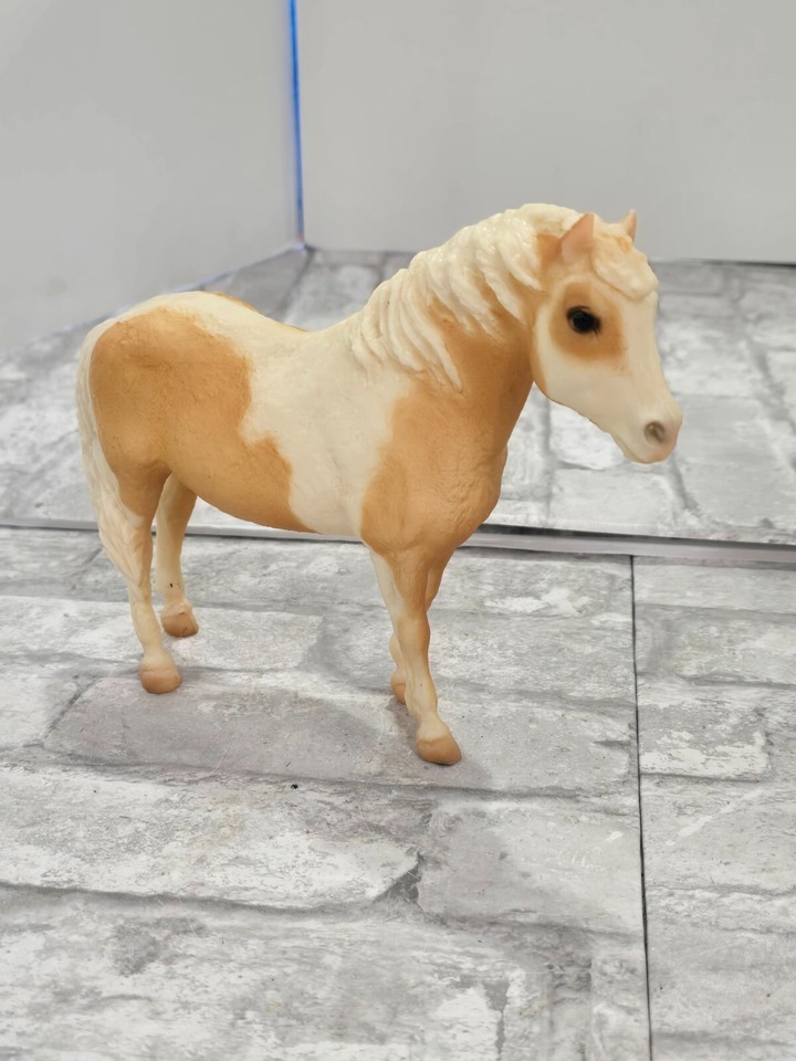 Retired Breyer Horse #20 Marguerite Henry’s Misty of Chincoteague Pinto ... - $16.00