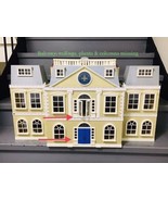 Calico Critter Cloverleaf Manor Mansion &amp; 44pc Figures &amp; Accessories Lot - £469.35 GBP