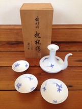Vtg Fukagawa Tea Set Sake Pot Sakazuki Bowls Cups White Blue Porcelain Wood Box - £159.28 GBP