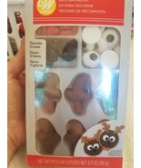 Wilton Decorating Kit Christmas With 12 Treats-Brand New-SHIPS N 24 HOURS - $355.79 MXN