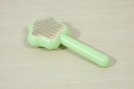 Meideli Pet brushes High quality plastic self-cleaning design pet brush, green  - £9.01 GBP