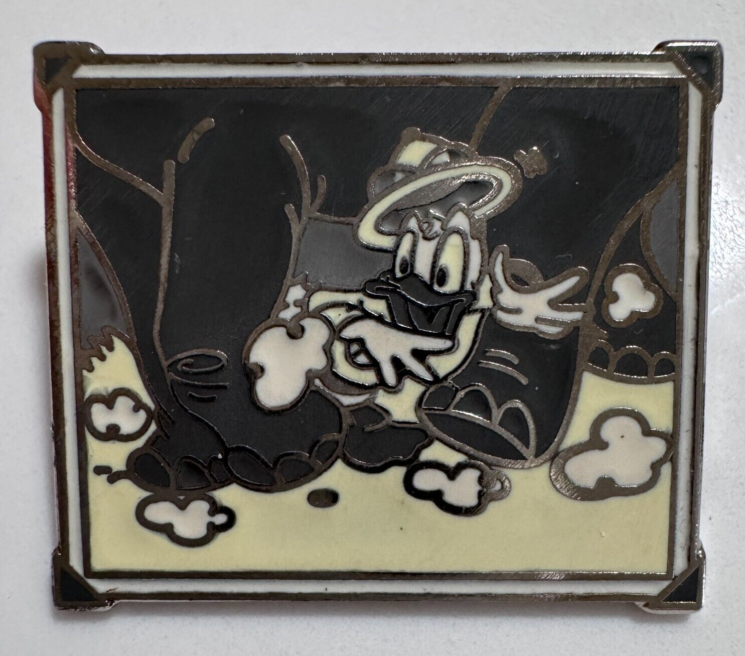 Disney Cast Lanyard Safari Donald Duck Snapshots Pin 2004 - $11.87