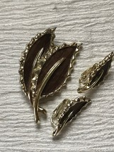 Estate Sarah Cov Marked Demi Faux Brown Wood Double Leaf Pin Brooch &amp; Matching  - £8.30 GBP