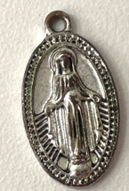 Silver Tone Vintage Madonna Virgin Mary Small Medal Pendant 0.75&quot; - £6.96 GBP