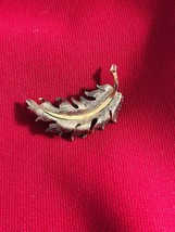 Vintage Leaf Pin Brooch GREAT SHAPE J239 - $10.89 CAD