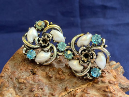 Vtg Lisner Baby Tooth Pearl Earrings Fashion Jewelry Rhinestone Screwback - £46.74 GBP