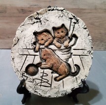 Stan Langtwait Shapes Of Clay Round Wall Plaque Cats Kittens Playing Yarn 7x6.5 - £22.15 GBP