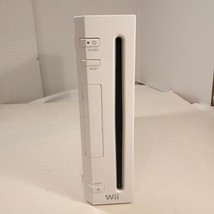 Nintendo Wii RVL-001 White Console FOR PARTS REPAIR turns on doesn&#39;t rea... - $15.00
