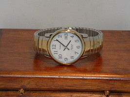 Pre-Owned Men’s Timex Analog Date Dress Watch ( For Parts) - $9.41