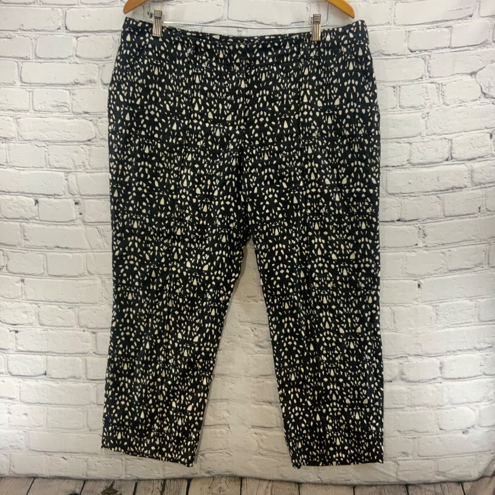 Primary image for Ann Taylor Loft Crop Pants 100% Linen Sz 14 Black White Print 