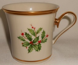 Lenox HOLIDAY PATTERN Gold Trim Rim and Handle 10 oz MUG - $19.79