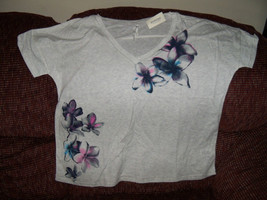 Aeropostale Gray with Floral Design Shirt Size XL Women&#39;s NEW - £16.65 GBP