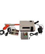 Nintendo NES Console Bundle With Zapper 2 Controllers OEM Cords Tecmo Bo... - €84,07 EUR