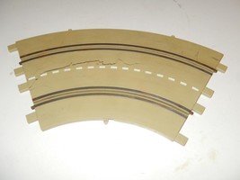 MONOGRAM- ORIGINAL 1/32ND SCALE CURVE TRACK SECTION #3026- GOOD  L233 - £7.60 GBP