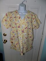 IKEY Yellow Cat Print Scrub Shirt Size M Women's NEW - $21.60