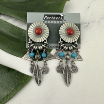 Partners Vintage Dangle Earrings NOS Tin Silver Tone Southwest Pottery Feathers - £15.76 GBP