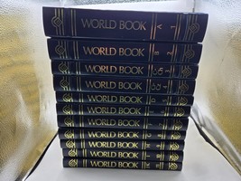 The World Book Encyclopedia Set 1988 22 volume set blue and gold trim decor - $59.39