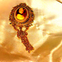 Beautiful~Gorgeous~Gold/Pearl Cameo Brooch/Pendant - £18.69 GBP