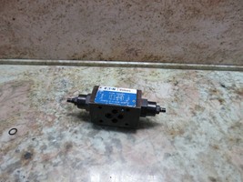EATON VICKERS FLOW CONTROL VALVE DGMFN-3-Y-A2W-B2W-41 - €50,04 EUR