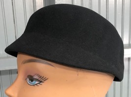 Vintage 56cm Black Felt Riding Ladies Dress Church Glamour Hat - $15.50