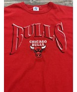 Vintage 90&#39;s Logo 7 NBA Chicago Bulls Men&#39;s Red T-Shirt Embroidered Logo... - £23.85 GBP