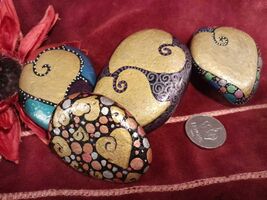 Set of 4 HEARTS Theme Love ROCKS Mixed Media Decor Paperweight Collectio... - $20.98 CAD