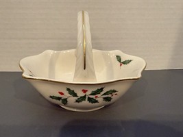 Lenox HOLIDAY* HOLLY* 6&quot; X 4&quot; HIGH RUFFLED BASKET - €5,09 EUR