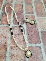 Vintage 1980s Faux Pearl and Black Enamel Pendant &amp; Goldtone Chain Clip Earrings - £29.96 GBP