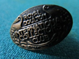 Royal Doulton International Collector Club Pin - £15.82 GBP