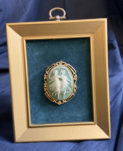 Vtg Dancing Victorian Twin Sisters Cameo Brooch Green Gold Tone Framed - £11.22 GBP