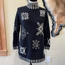 Long Sleeve VTG  Woolrich Women&#39; Winter Snowflake Sweater Black/ White Sz S - $54.94