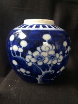 Chinois Prunus Blossom Petit Porcelaine Gingembre Pot Avec Anneaux Marque - $65.00