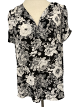DR2 Black, Gray, White Floral V Neck Short Sleeve Top, Women&#39;s Size S - £7.58 GBP
