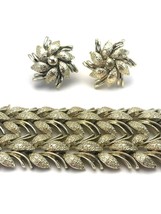 Vintage Coro Pegasus Jewelry Set Textured Florentine Gold Tone Bracelet Earrings - £35.20 GBP