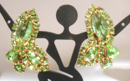 Vintage Weiss Faceted Prong Set Green Rhinestone Clip-on Earrings 1.1/4&quot; x 3/4&quot; - £35.91 GBP