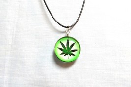 GRASS GREEN POT LEAF LIME GREEN AND WHITE GLASS PENDANT BLACK 18&quot; CORD N... - $156.18 MXN