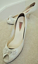 Ladies Shoes Size 8 1/2 M White Leather 3 1/2 &quot; Heels Bow Front Pumps $70 Value - £17.25 GBP