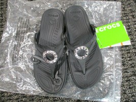 Brand New Crocs Sanrah Studded Circle Wedge Women&#39;s Flip flops, Size 4, Black - £19.35 GBP
