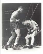 Sugar Ray Robinson Beats Marty Servo 8X10 Photo Boxing Picture - £3.96 GBP